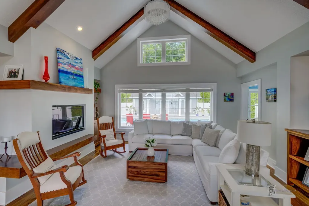 6885 E Shore Road Peninsula Township MI 49686