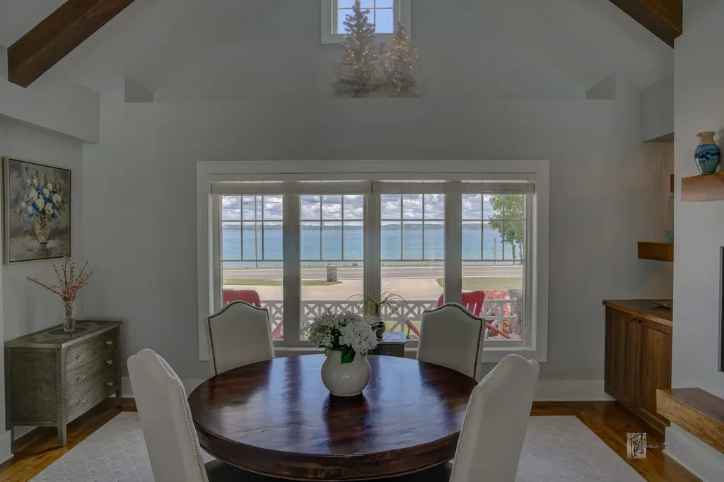6885 E Shore Road Peninsula Township MI 49686