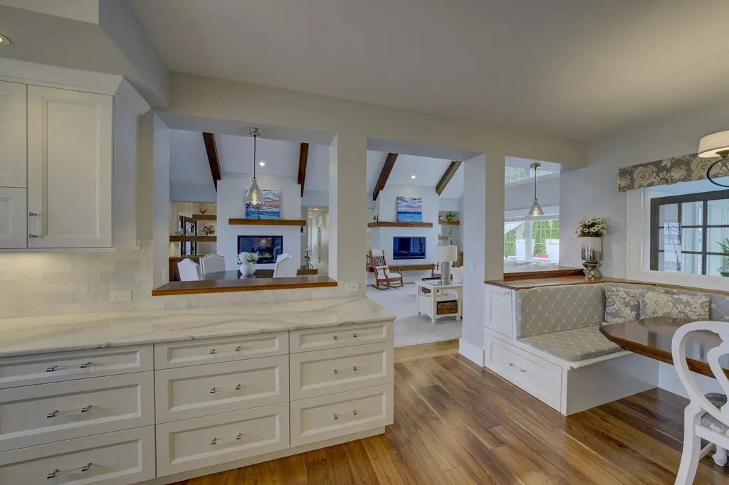 6885 E Shore Road Peninsula Township MI 49686