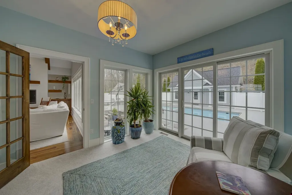 6885 E Shore Road Peninsula Township MI 49686