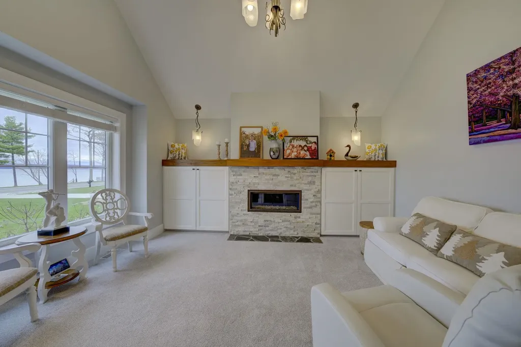 6885 E Shore Road Peninsula Township MI 49686