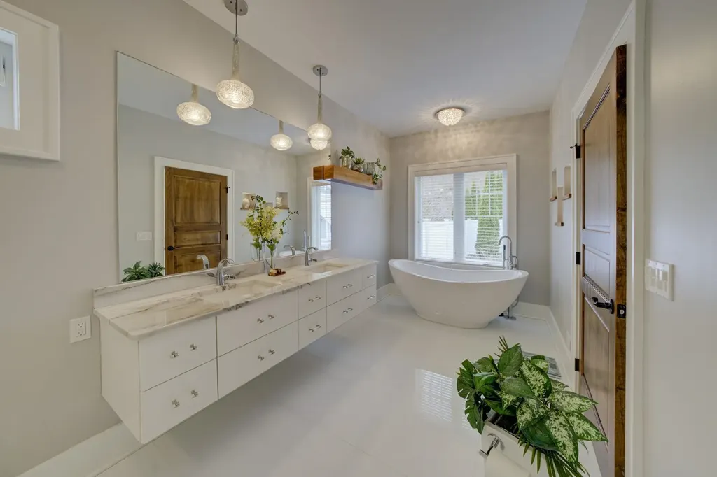 6885 E Shore Road Peninsula Township MI 49686