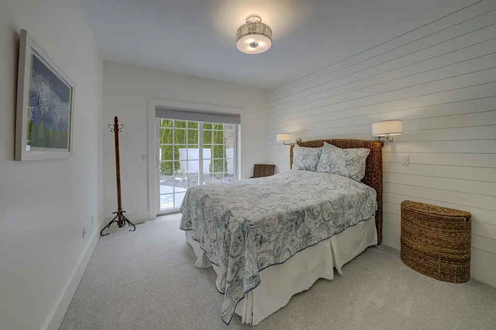 6885 E Shore Road Peninsula Township MI 49686