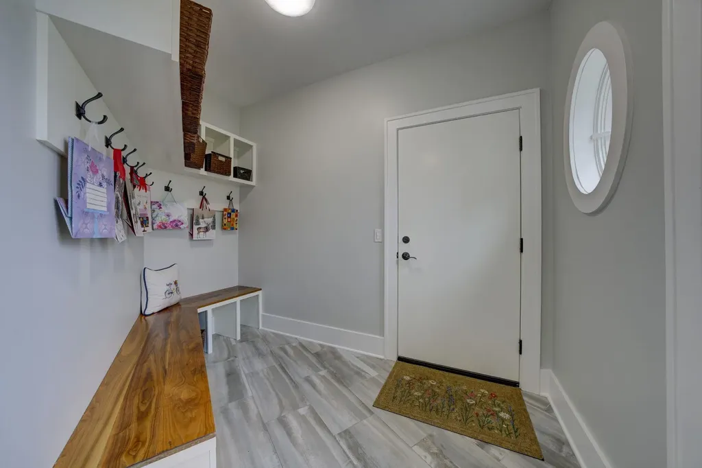 6885 E Shore Road Peninsula Township MI 49686