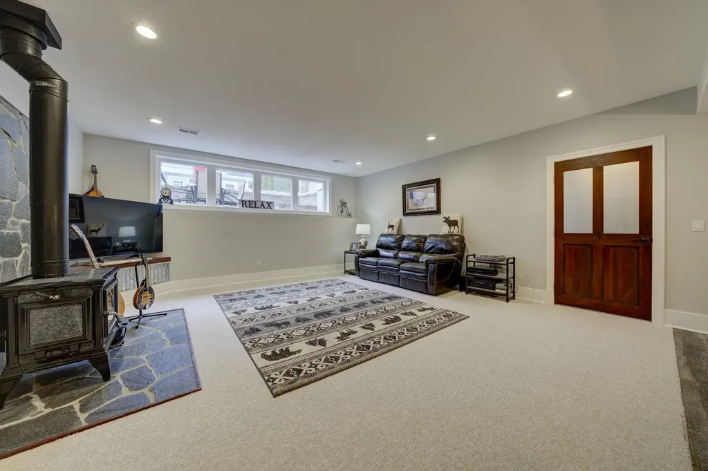 6885 E Shore Road Peninsula Township MI 49686