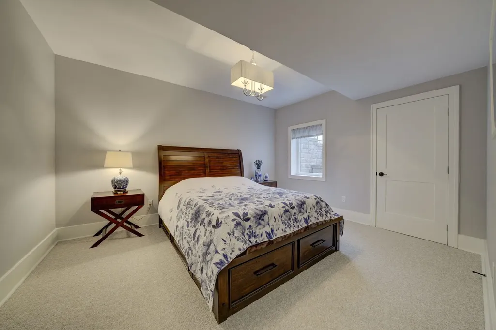 6885 E Shore Road Peninsula Township MI 49686
