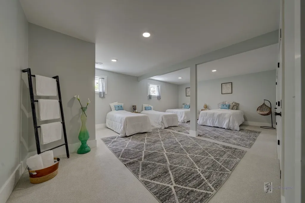 6885 E Shore Road Peninsula Township MI 49686