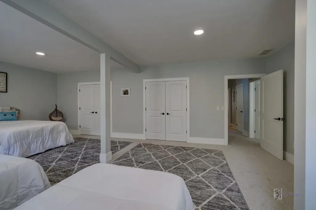 6885 E Shore Road Peninsula Township MI 49686