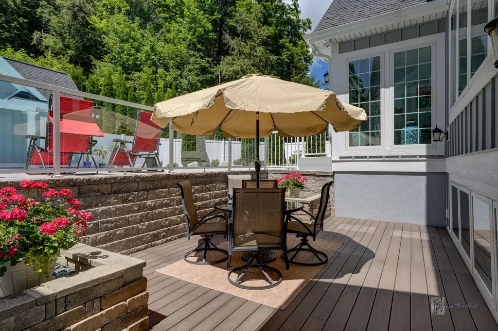 6885 E Shore Road Peninsula Township MI 49686