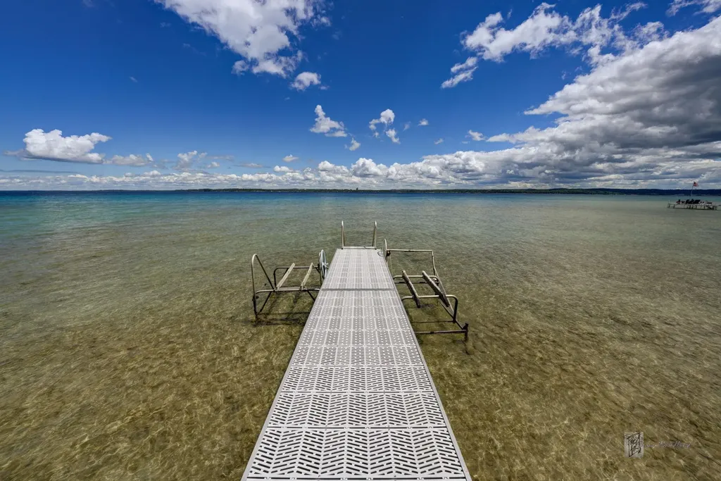 6885 E Shore Road Peninsula Township MI 49686