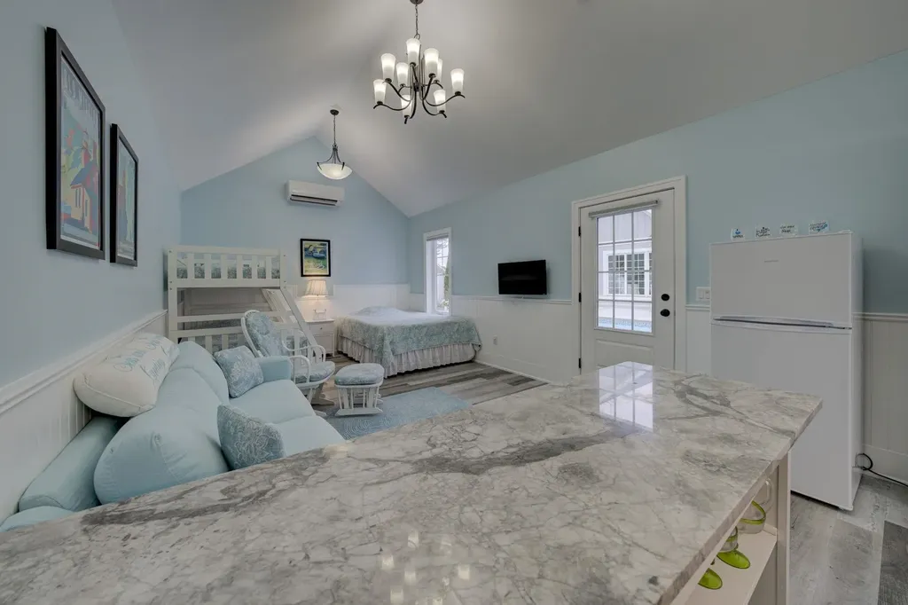 6885 E Shore Road Peninsula Township MI 49686