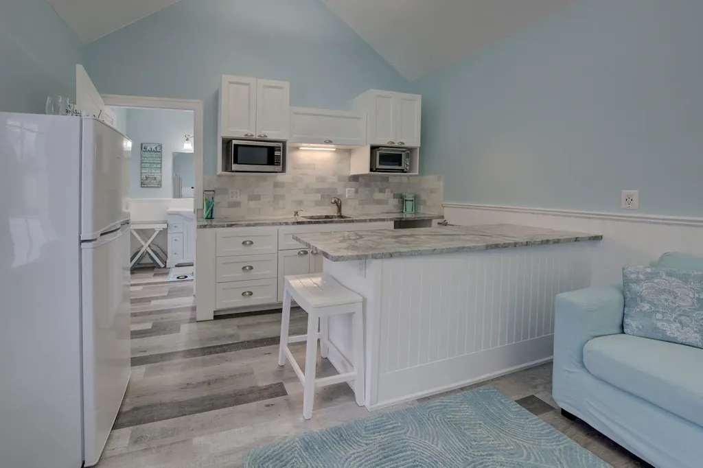 6885 E Shore Road Peninsula Township MI 49686
