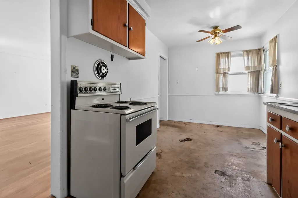 604 Lockwood Road Royal Oak Charter Township MI 48067
