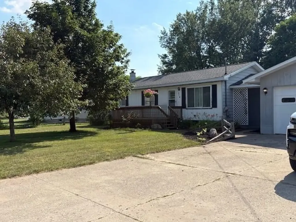 314 S Essex Kalkaska Township MI 49646