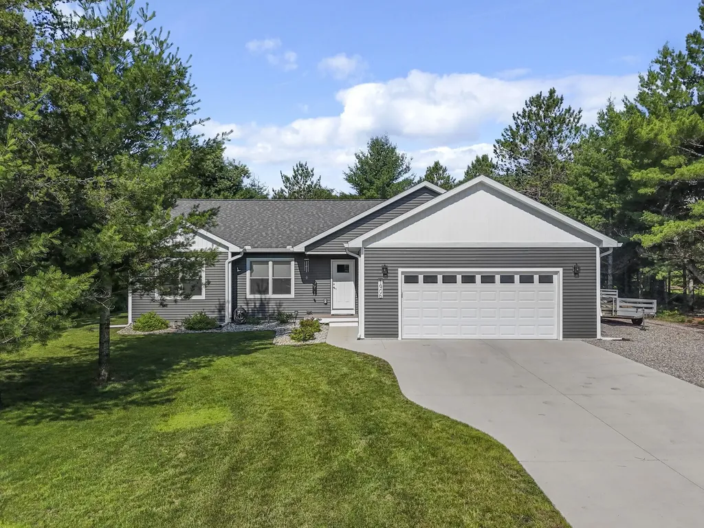 1906 Old Cabin Drive Green Lake Township MI 49643