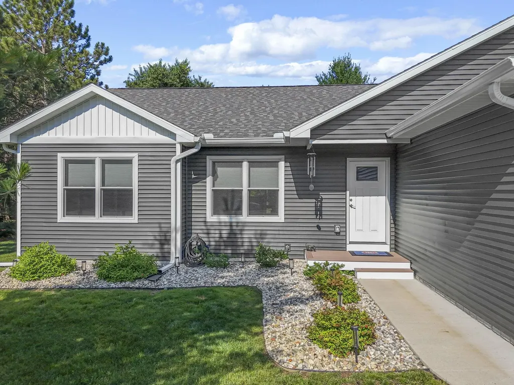 1906 Old Cabin Drive Green Lake Township MI 49643