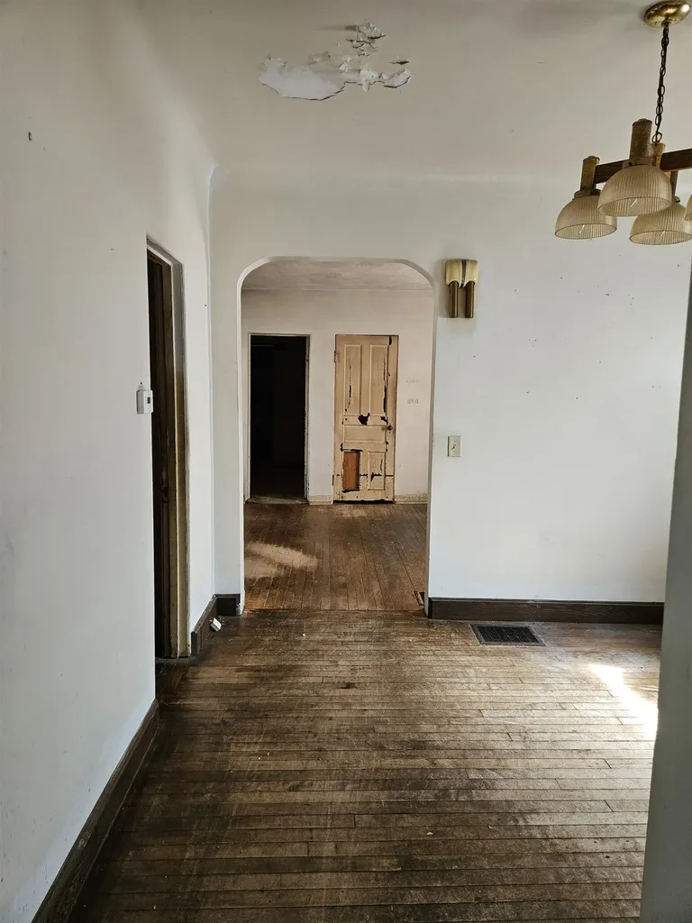 905 W Seventh Street Traverse City City MI 49684