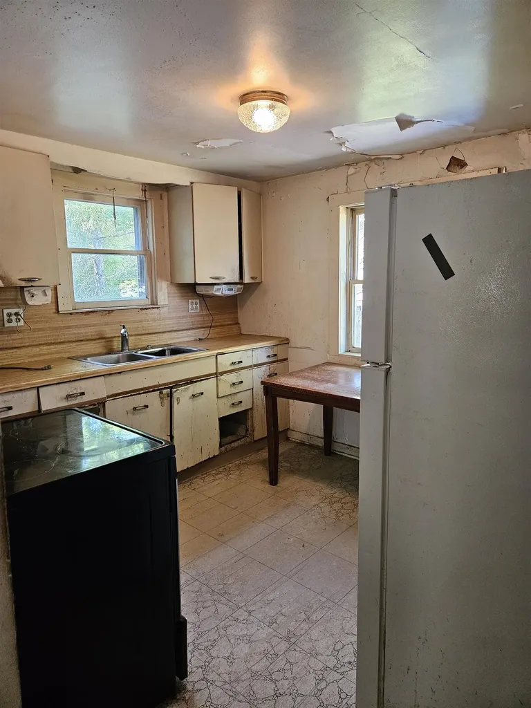 905 W Seventh Street Traverse City City MI 49684