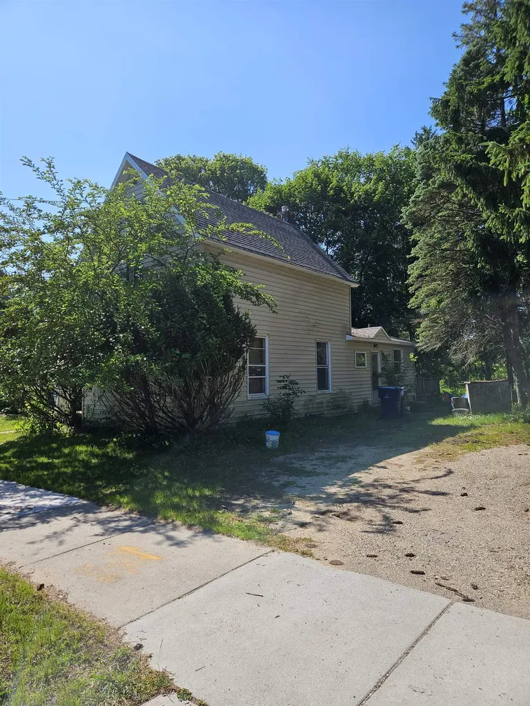 905 W Seventh Street Traverse City City MI 49684