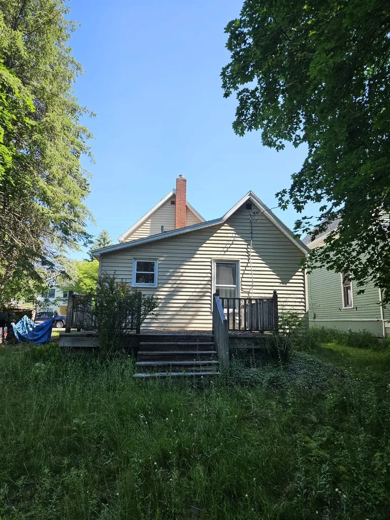 905 W Seventh Street Traverse City City MI 49684
