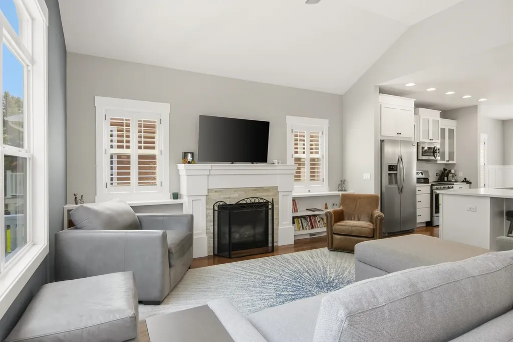10713 Shrewbury Street Traverse City City MI 49684