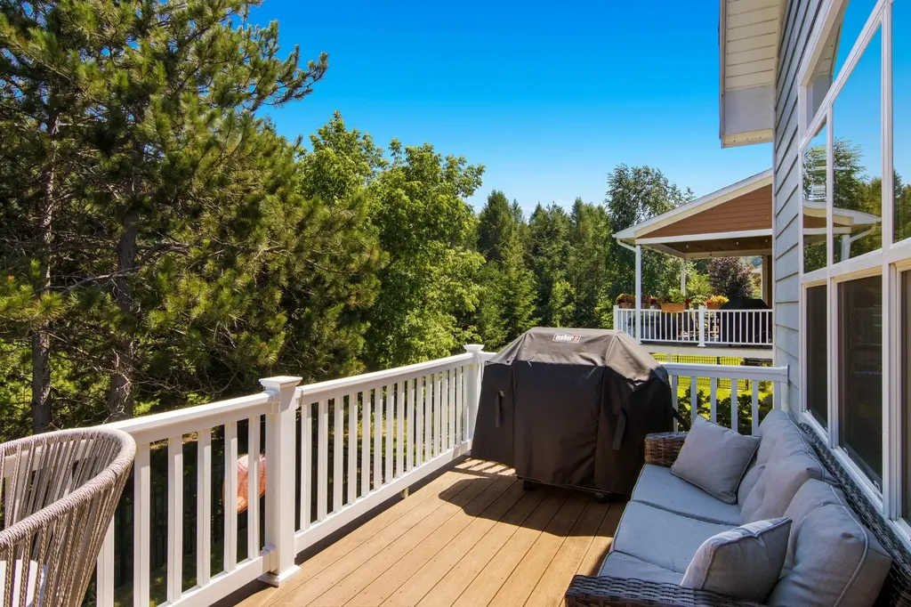 10713 Shrewbury Street Traverse City City MI 49684