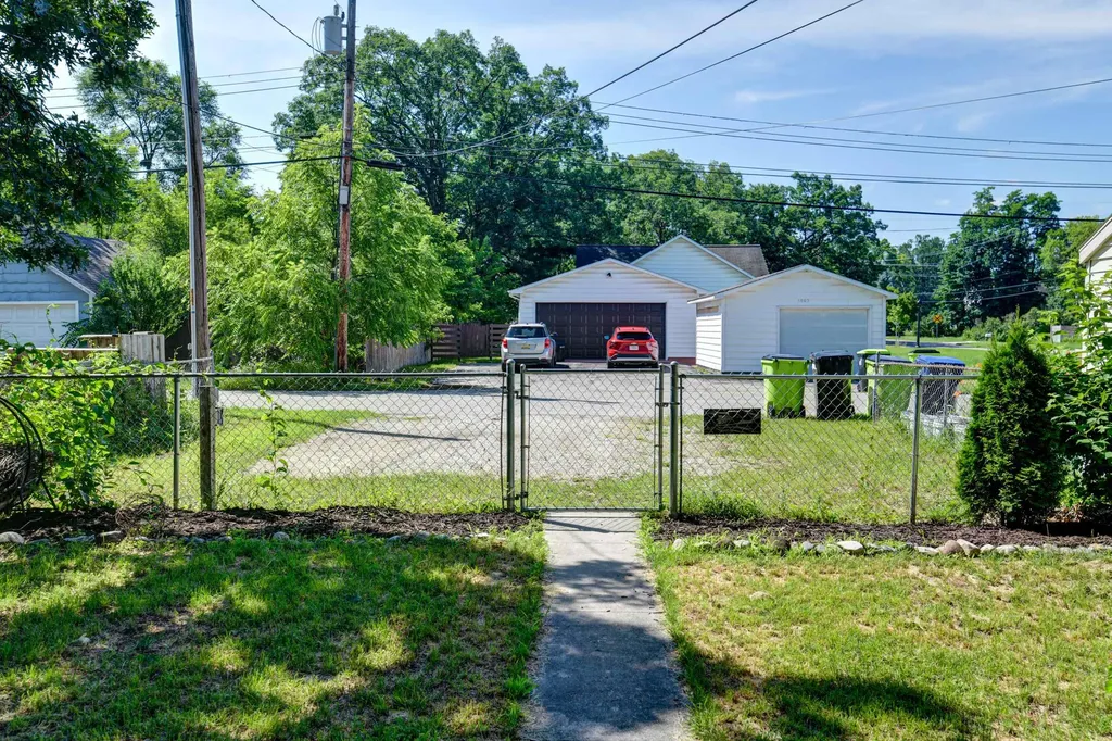 1006 Lincoln Street Traverse City City MI 49686