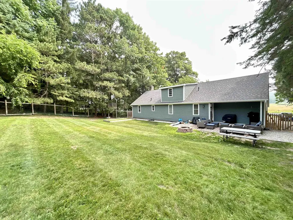 8408 S Schomberg Road Solon Township MI 49621