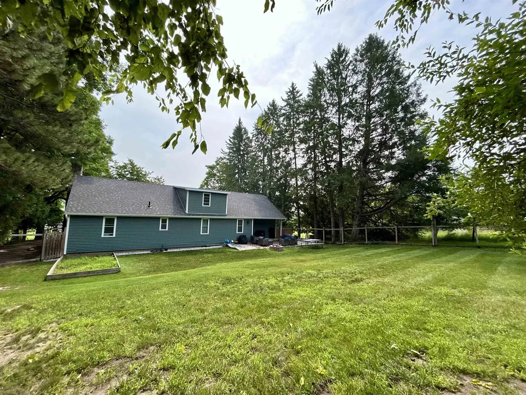 8408 S Schomberg Road Solon Township MI 49621