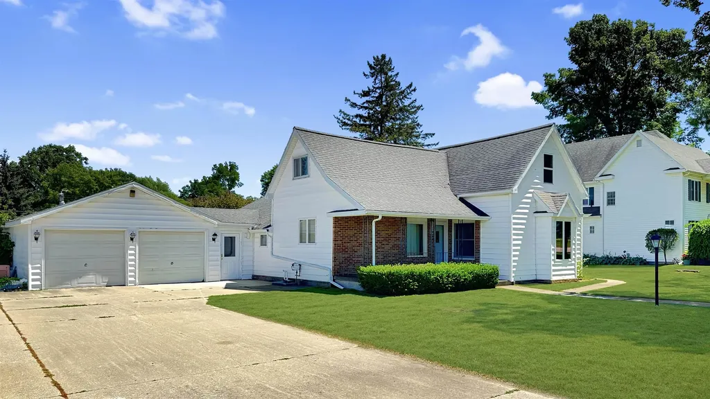 118 N Harrison Street Riverside Township MI 49657