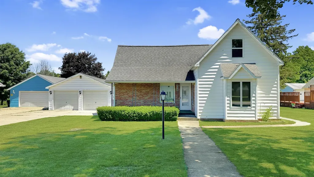 118 N Harrison Street Riverside Township MI 49657