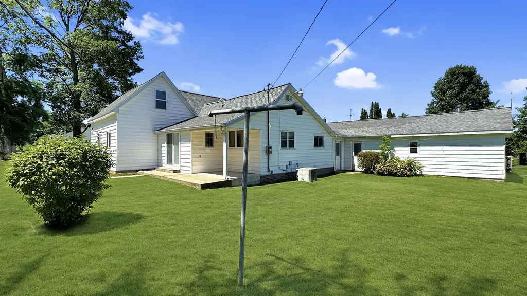 118 N Harrison Street Riverside Township MI 49657