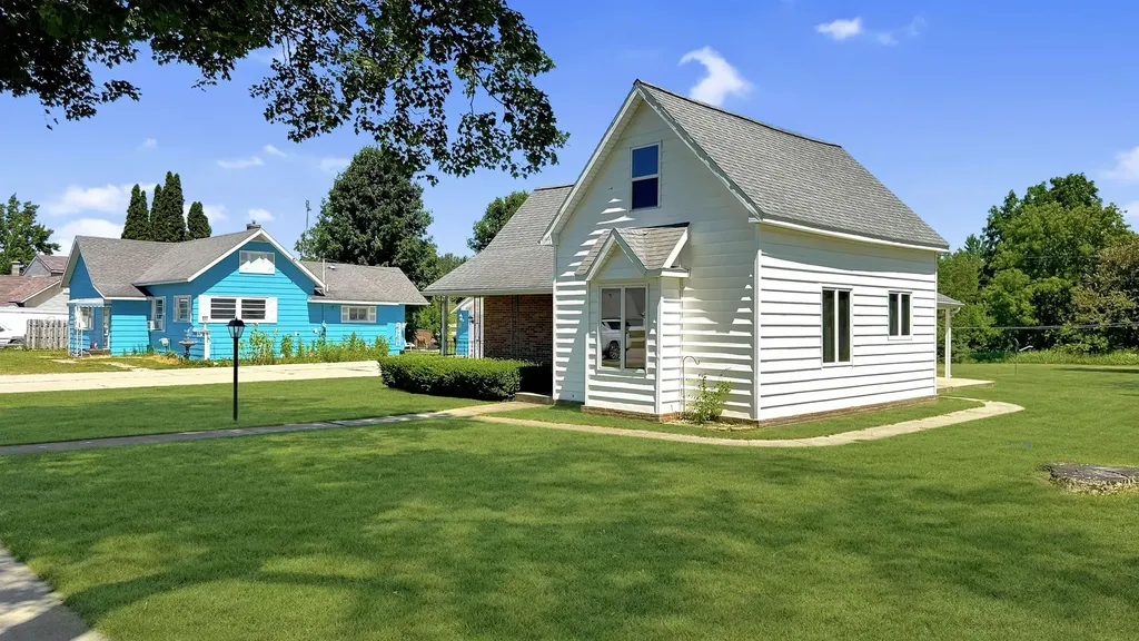 118 N Harrison Street Riverside Township MI 49657