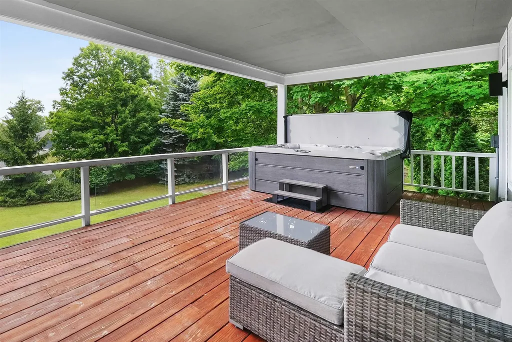 12175 E Old Orchard Trail Suttons Bay Township MI 49682