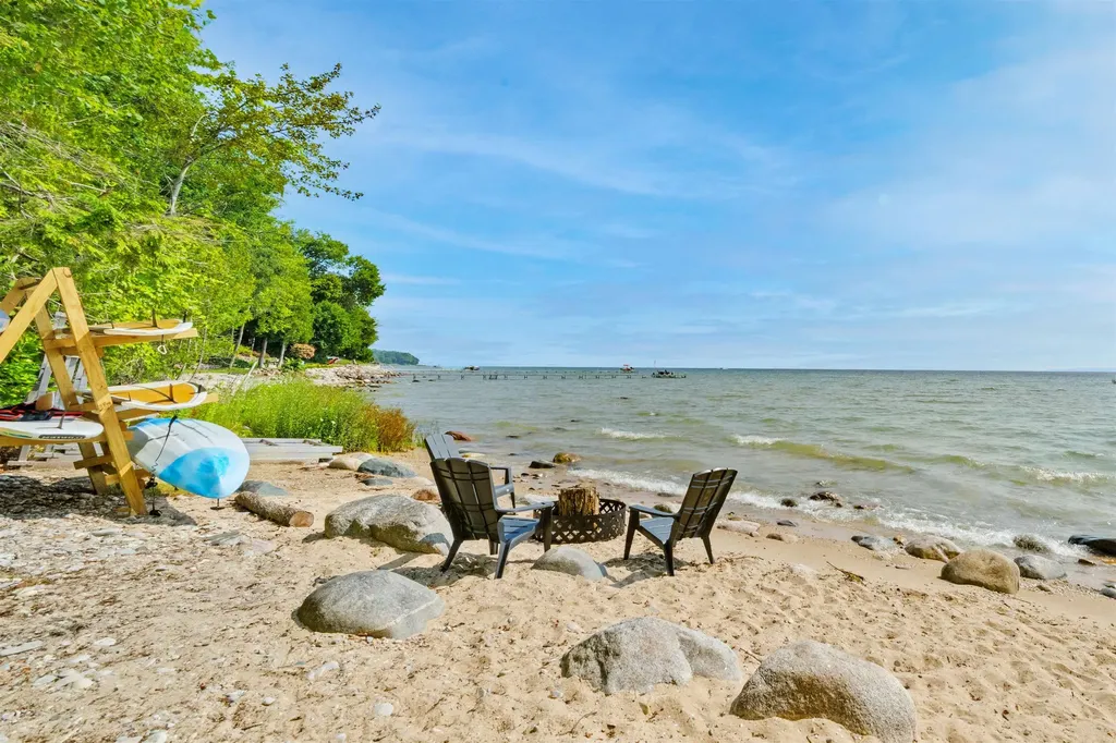 12175 E Old Orchard Trail Suttons Bay Township MI 49682