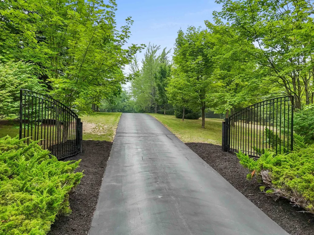 12175 E Old Orchard Trail Suttons Bay Township MI 49682