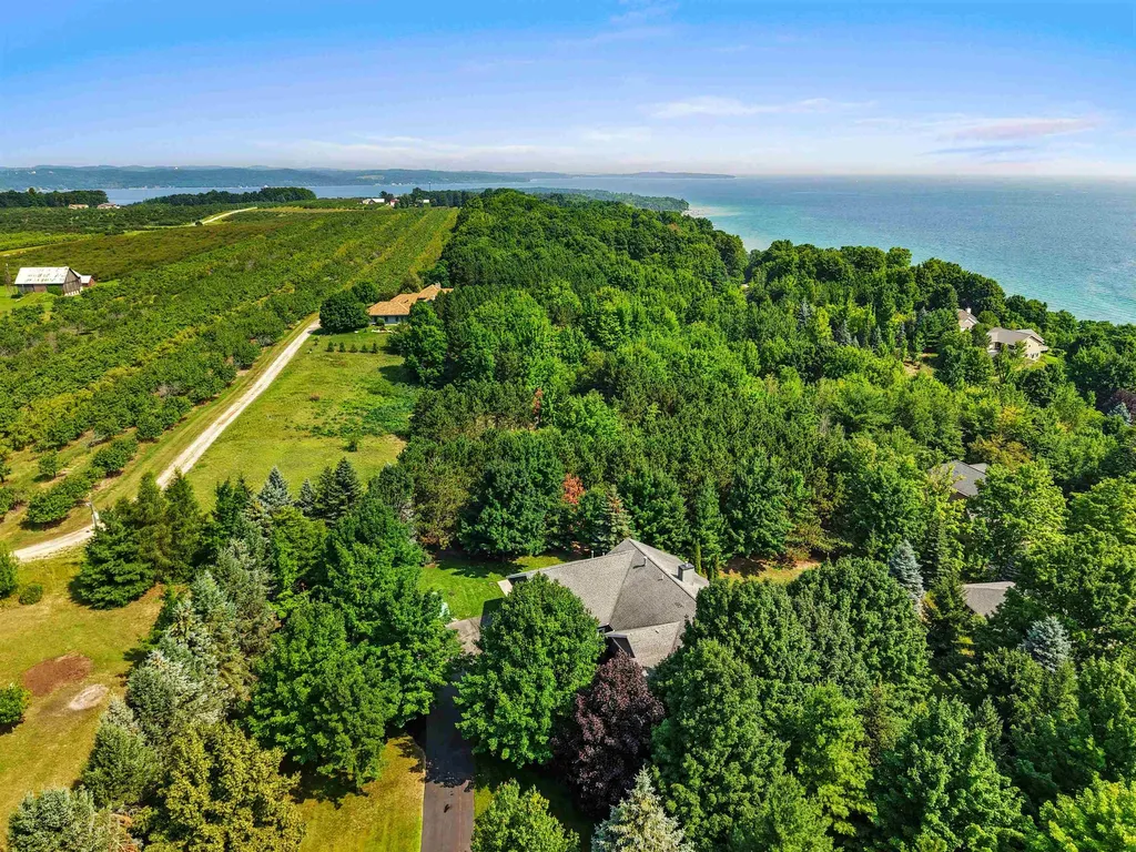 12175 E Old Orchard Trail Suttons Bay Township MI 49682