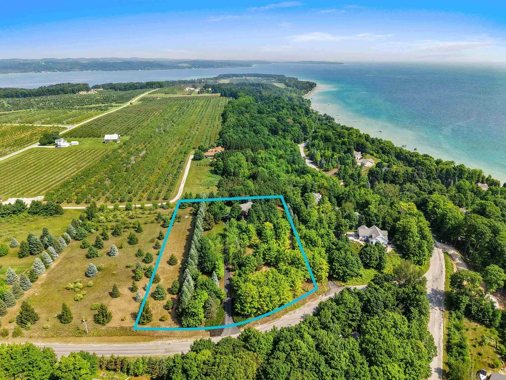12175 E Old Orchard Trail Suttons Bay Township MI 49682