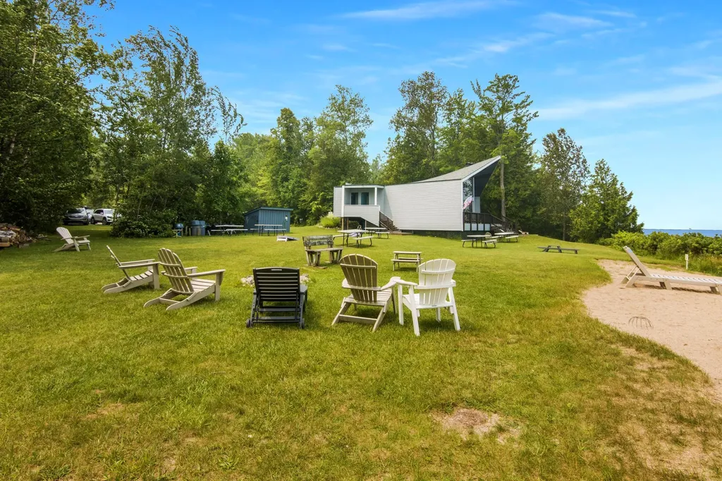7651 Timberwoods Drive Elmwood Charter Township MI 49684