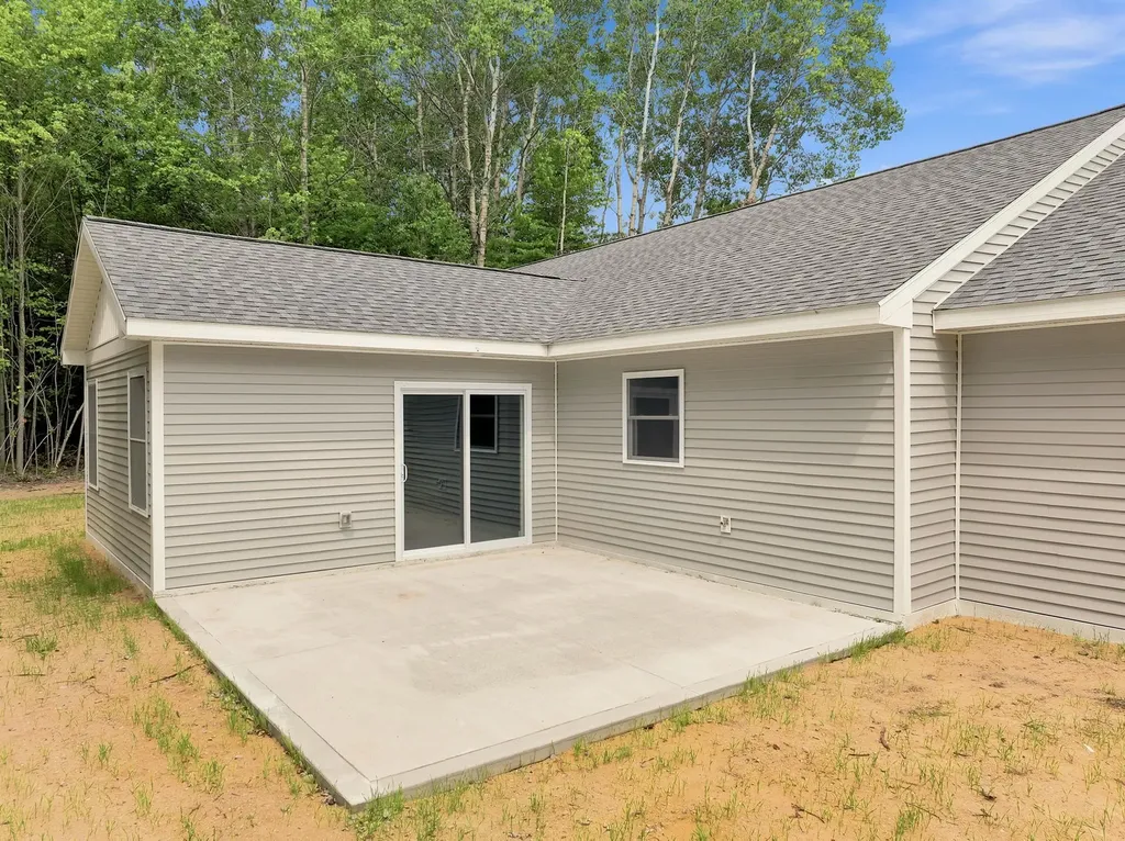 8022 W Blue Road Lake Township MI 49651