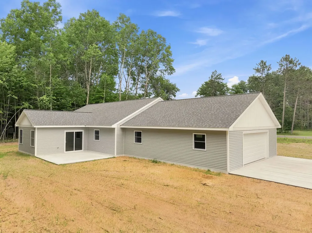 8022 W Blue Road Lake Township MI 49651