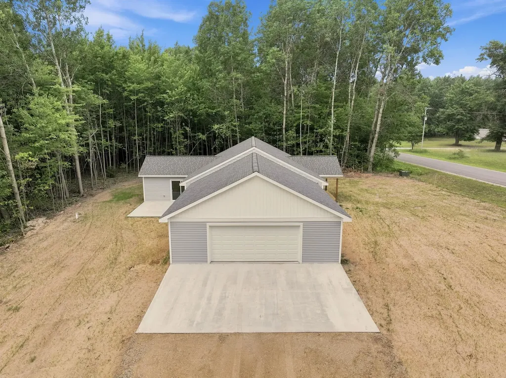 8022 W Blue Road Lake Township MI 49651