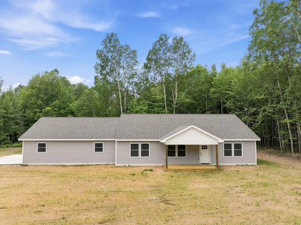 8022 W Blue Road Lake Township MI 49651