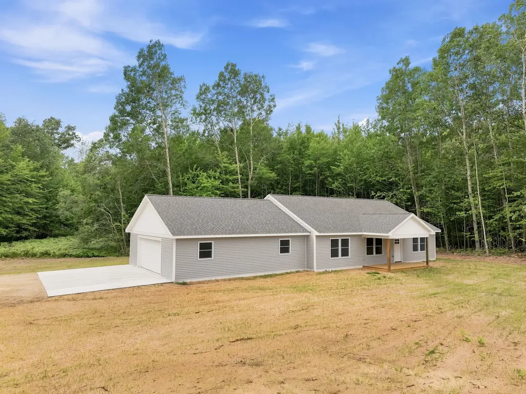 8022 W Blue Road Lake Township MI 49651