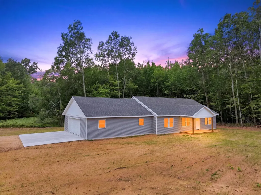 8022 W Blue Road Lake Township MI 49651