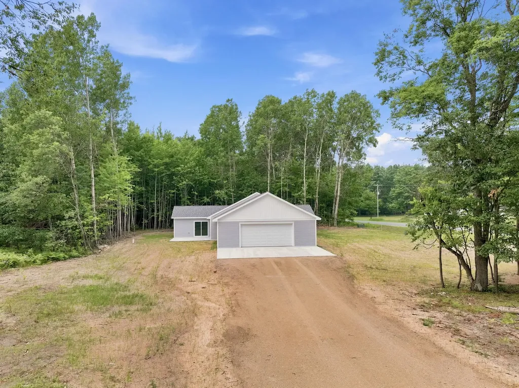 8022 W Blue Road Lake Township MI 49651
