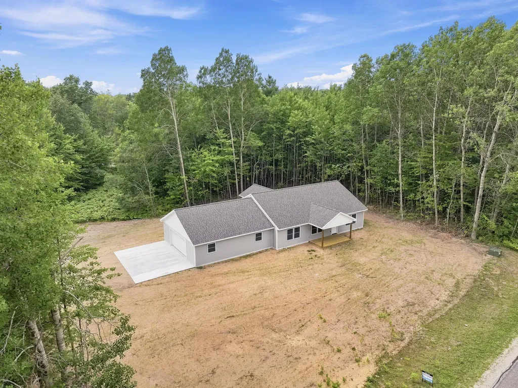 8022 W Blue Road Lake Township MI 49651