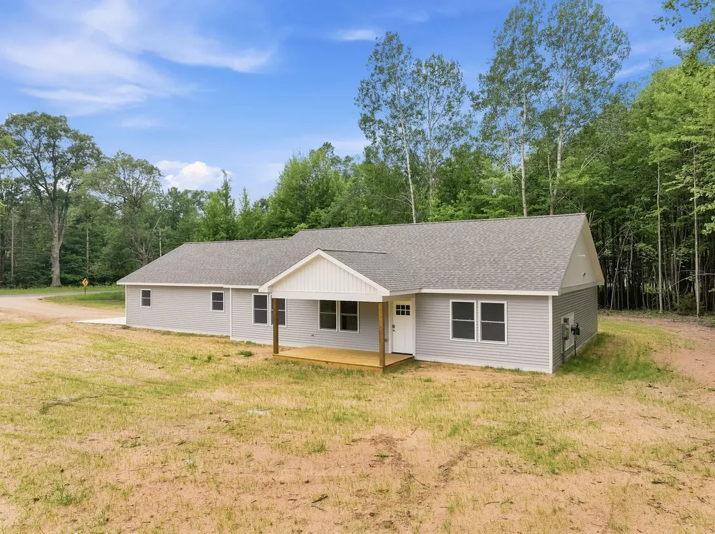 8022 W Blue Road Lake Township MI 49651