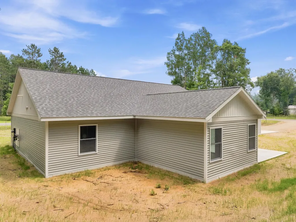 8022 W Blue Road Lake Township MI 49651