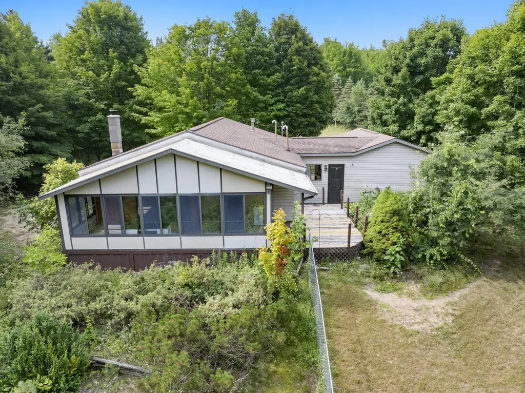 7788 Love Road Benzonia Township MI 49616